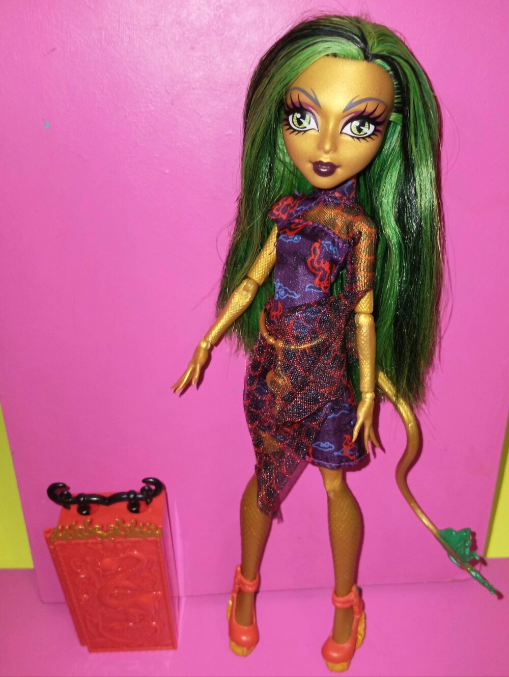 Monster High Jinafire Scaris with shoes
